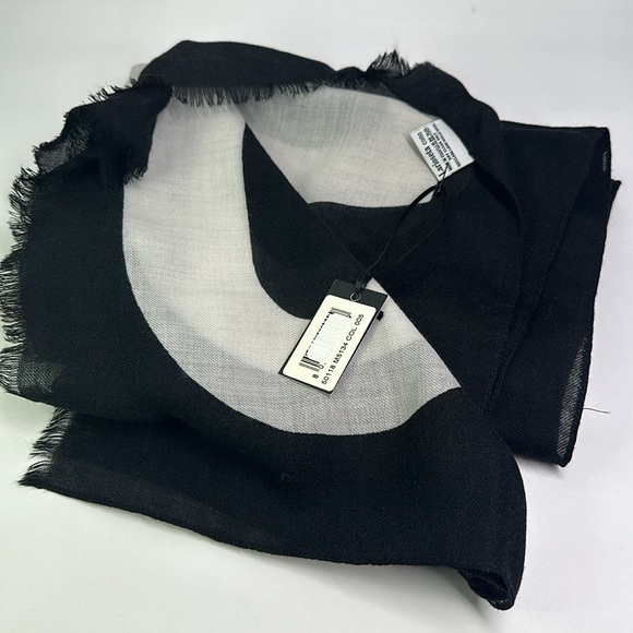 💯- New Authentic MOSCHINO
SCARF WITH LOGO - Picture 12 of 17